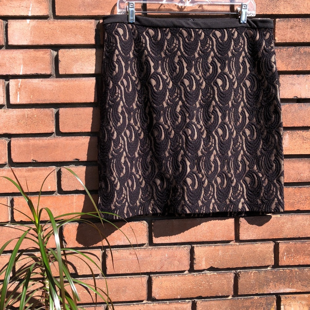 NWOT - Cute & Comfy Black Lace Skirt